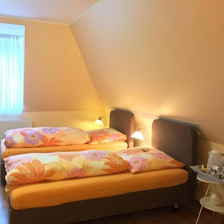 ホテル バルセロナ ベッド＆ブレックファースト デュッセルドルフ 部屋 写真