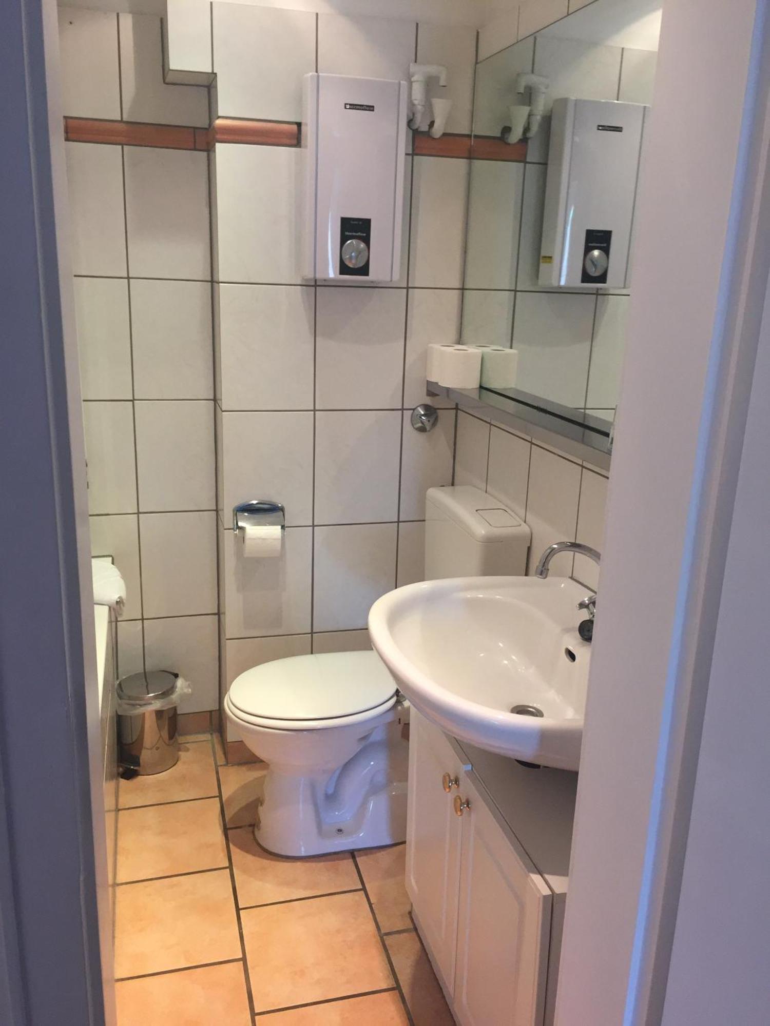ホテル バルセロナ ベッド＆ブレックファースト デュッセルドルフ 部屋 写真